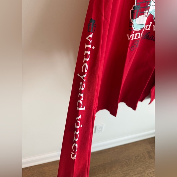 NWT Vineyard Vines Santa Whale Christmas Red Long Sleeve Graphic Pocket Tee - Picture 8 of 10